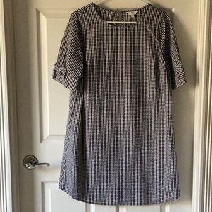 Crown & Ivy Navy and White seersucker cool and comfy shift dress. Size medium